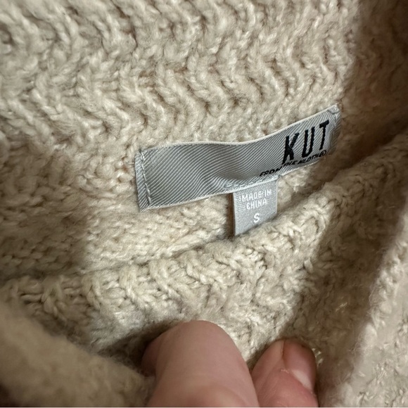 Kut From the Kloth Women's S Cream / Beige Chunky Cable Knit Turtle Neck Sweater - Picture 11 of 11